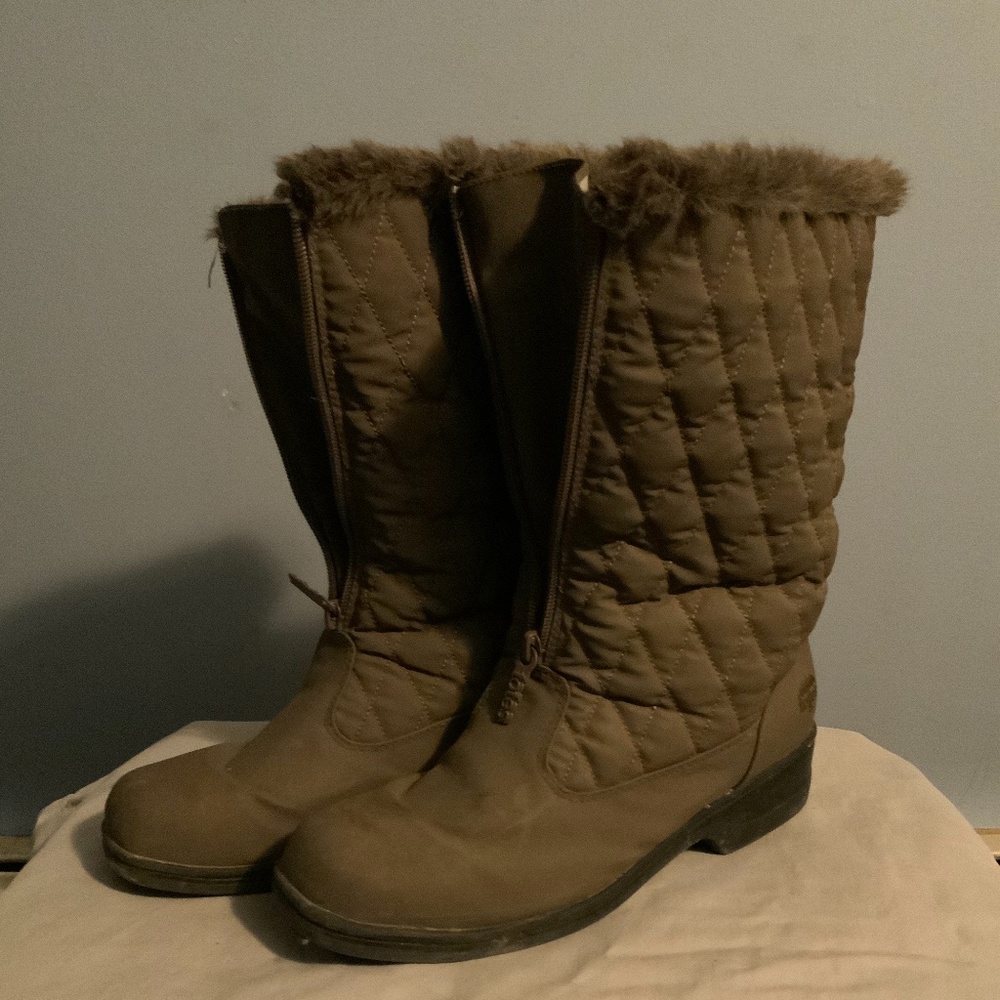 Totes boots